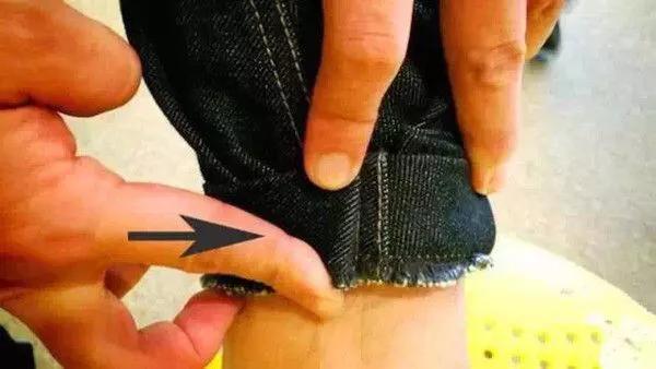 男生穿束腳褲配什么鞋才好看